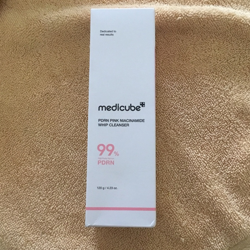 Medicube PDRN Pink Niacinamide Whip Cleanser — Pink